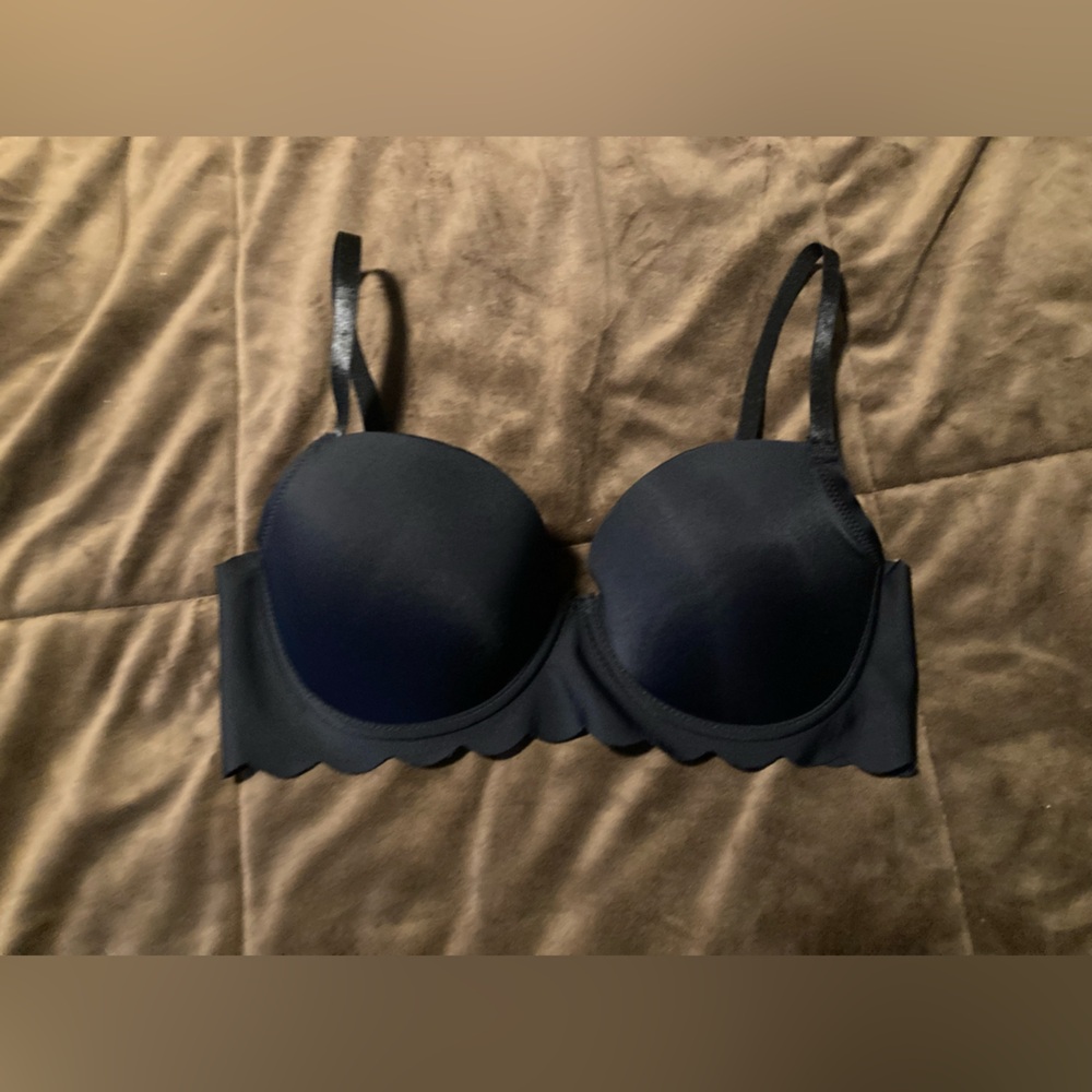 Felina brand, size 36C, Elegant black Scalloped Bra, cute and comfy